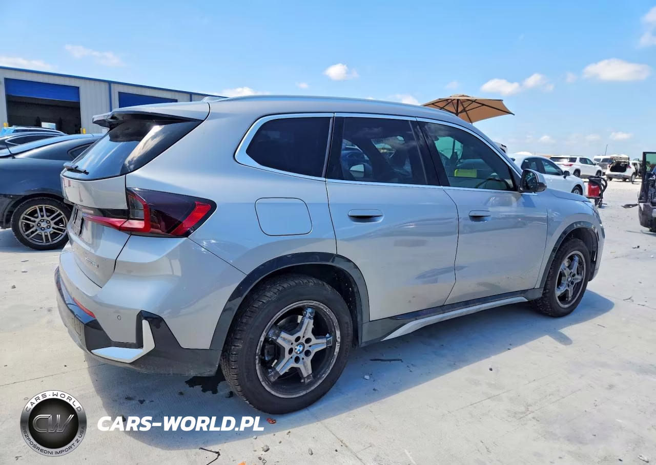 2025 BMW X1 xDrive28I VIN:WBX73EF00S5166652 - 3
