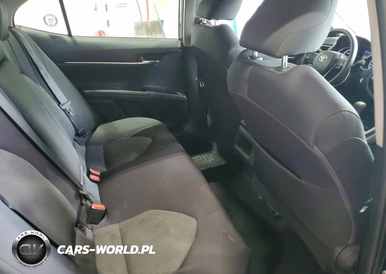 2019 Toyota Camry Le VIN:4T1B11HK5KU697870 - 10