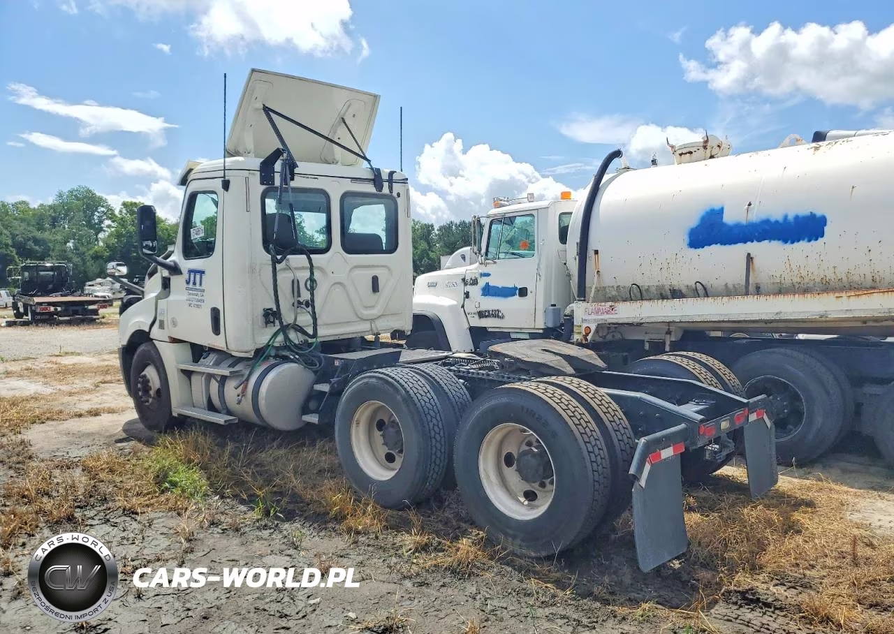 2019 Freightliner Cascadia 126 VIN:3AKJHLDV6KSKE0829 - 3
