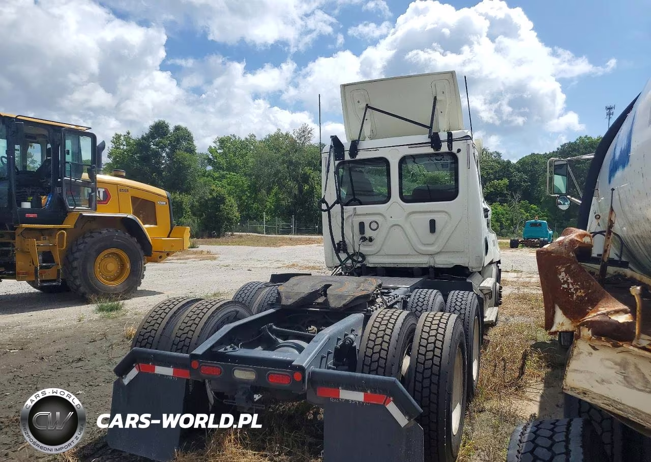 2019 Freightliner Cascadia 126 VIN:3AKJHLDV6KSKE0829 - 4