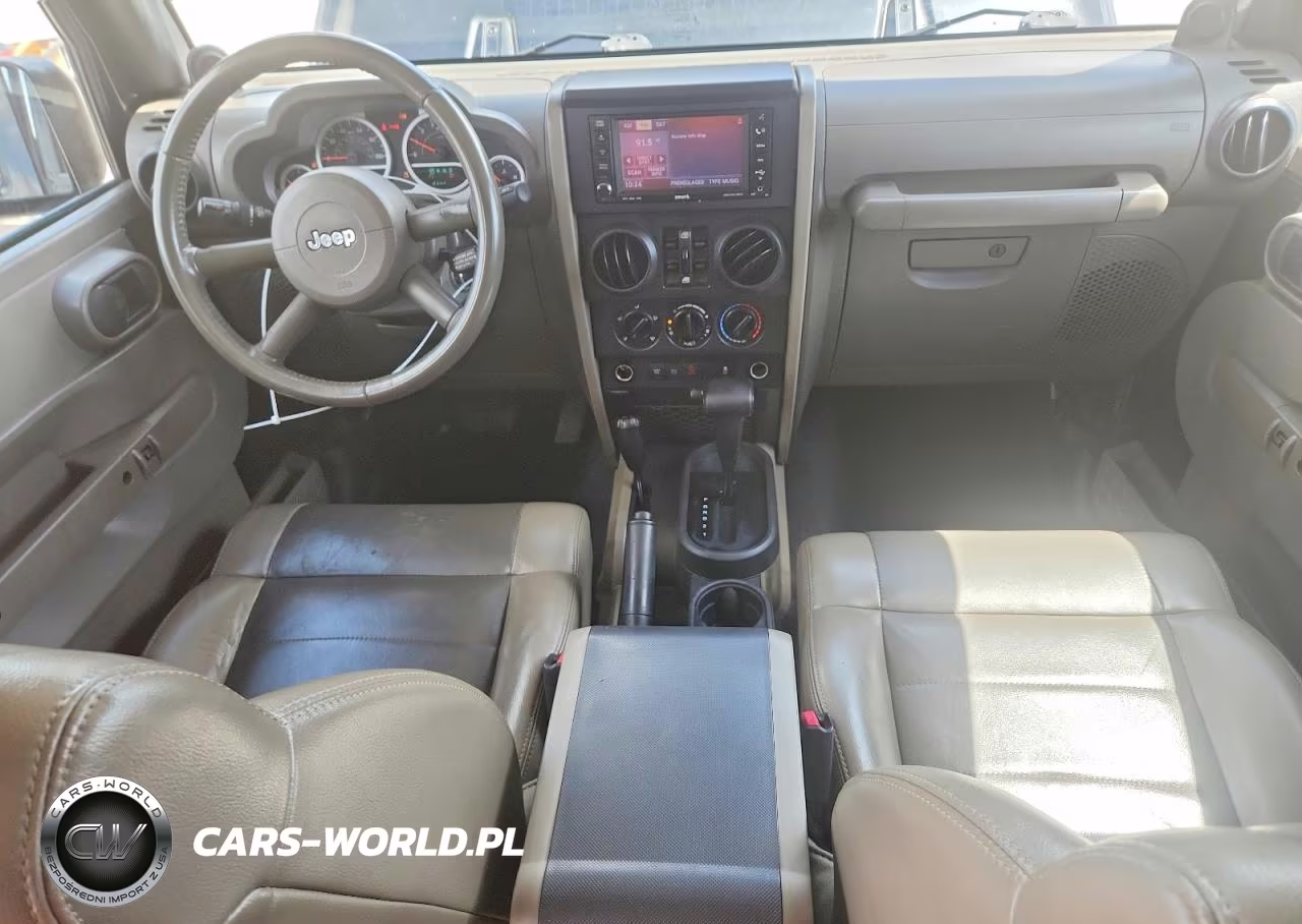 2010 Jeep Wrangler Unlimited Rubicon VIN:1J4HA6H12AL187929 - 8