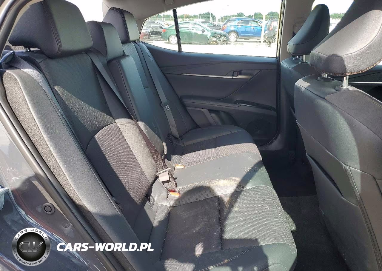 2026 Toyota Camry Xle VIN:4T1DBADK2TU050498 - 10