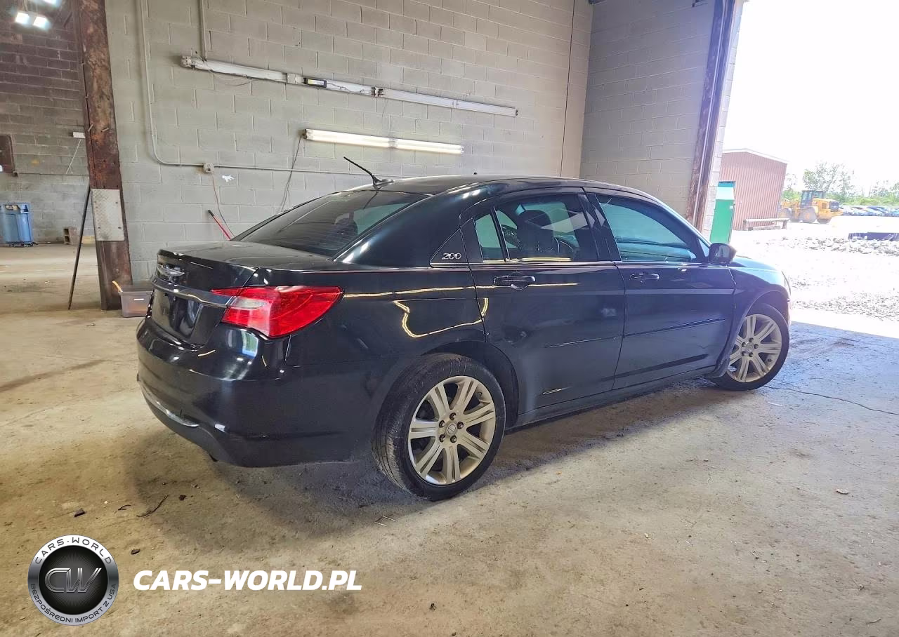2013 Chrysler 200 Touring VIN:1C3CCBBB5DN732071 - 3