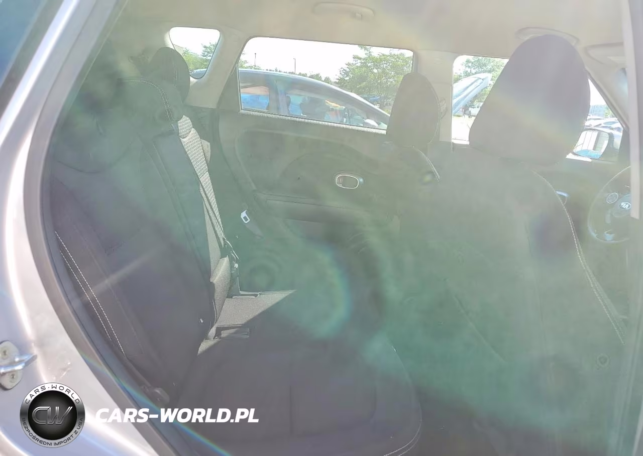 2016 Kia Soul + VIN:KNDJP3A50G7874524 - 10