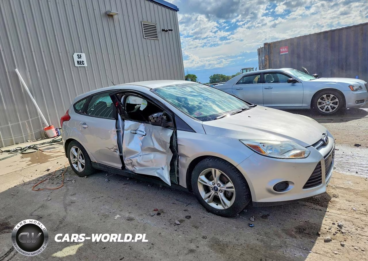2014 Ford Focus Se VIN:1FADP3K23EL157613 - 4
