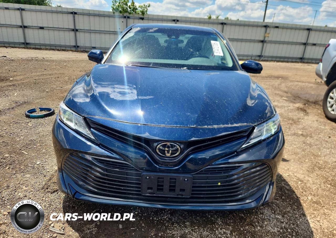 2018 Toyota Camry Le VIN:4T1B11HK9JU624354 - 5