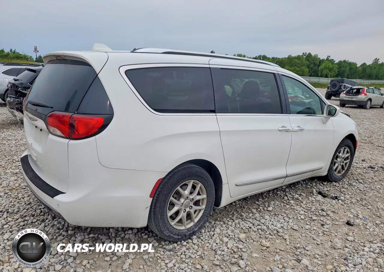 2020 Chrysler Pacifica Touring L VIN:2C4RC1BG6LR284825 - 3