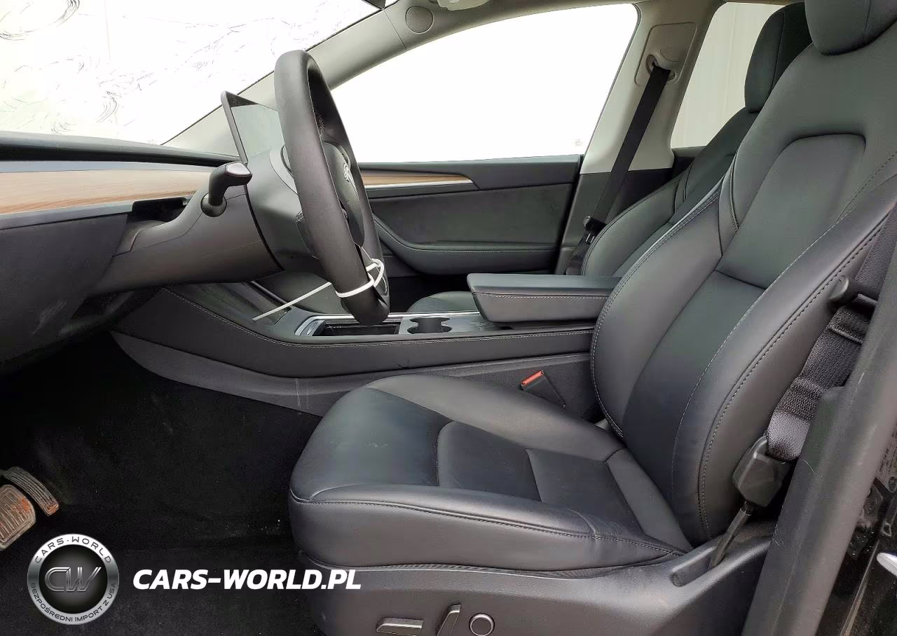 2025 Tesla Model Y VIN:7SAYGDEE4SF282824 - 7