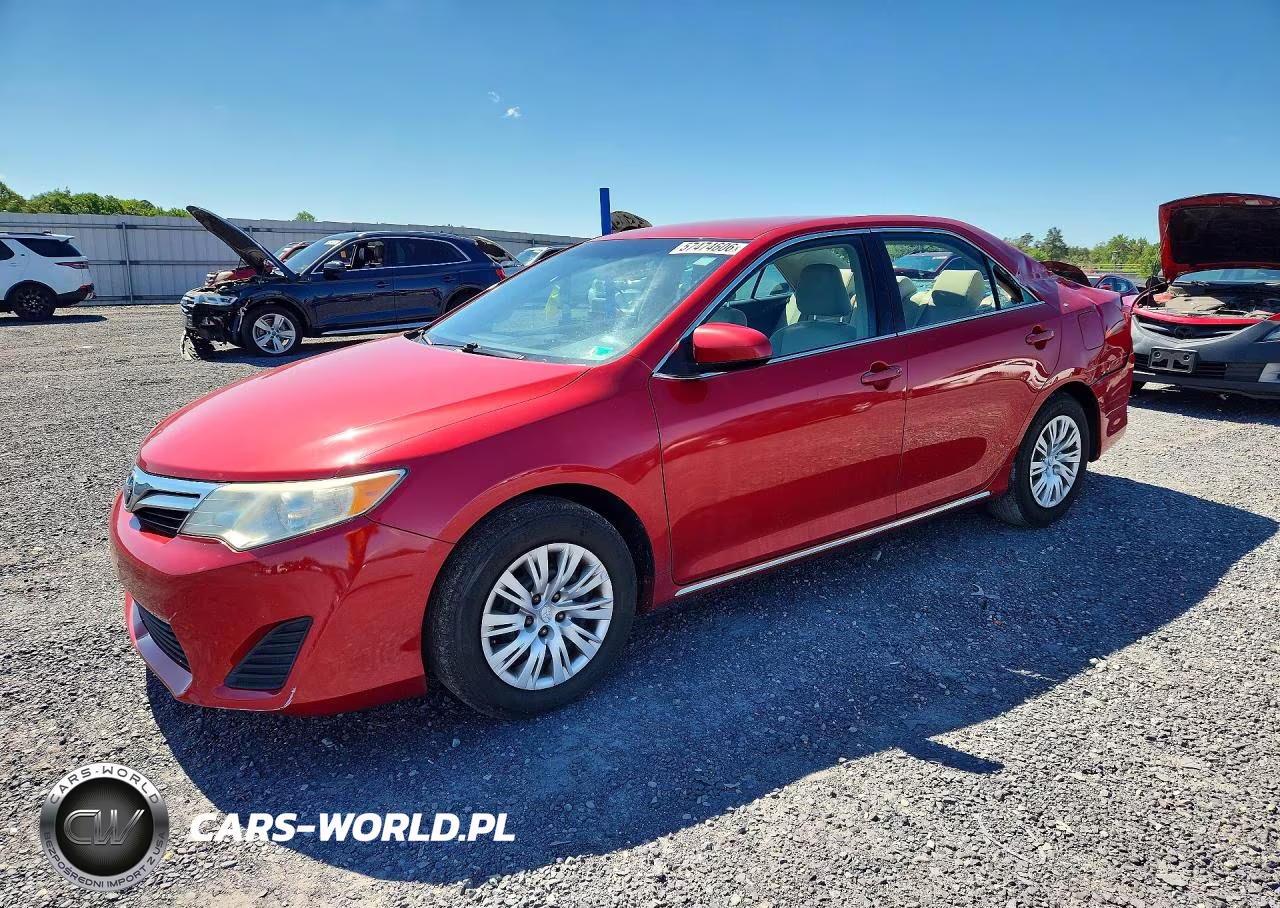 2014 Toyota Camry Le – zdjęcie 1 z 12