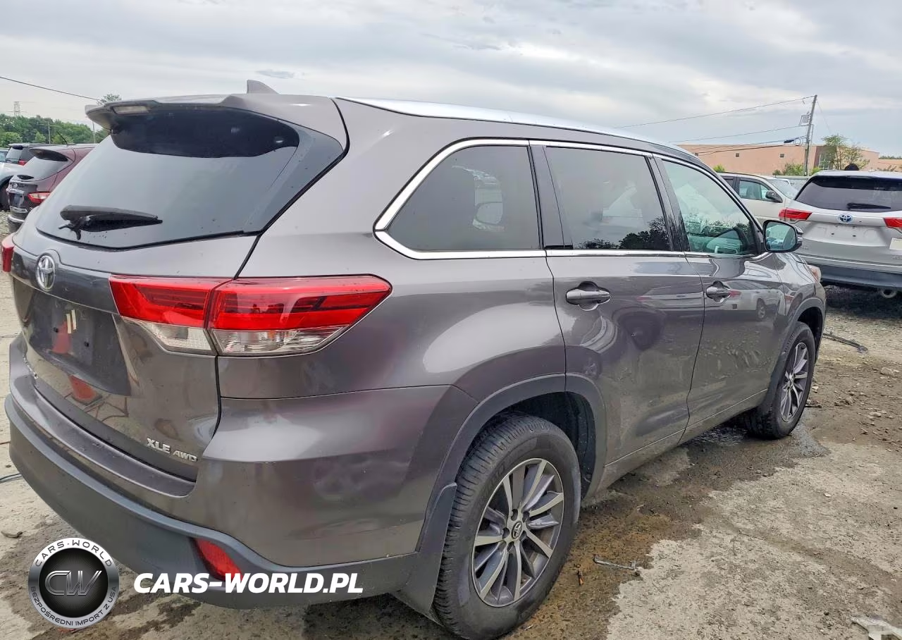 2017 Toyota Highlander Xle VIN:5TDJZRFH2HS456991 - 3