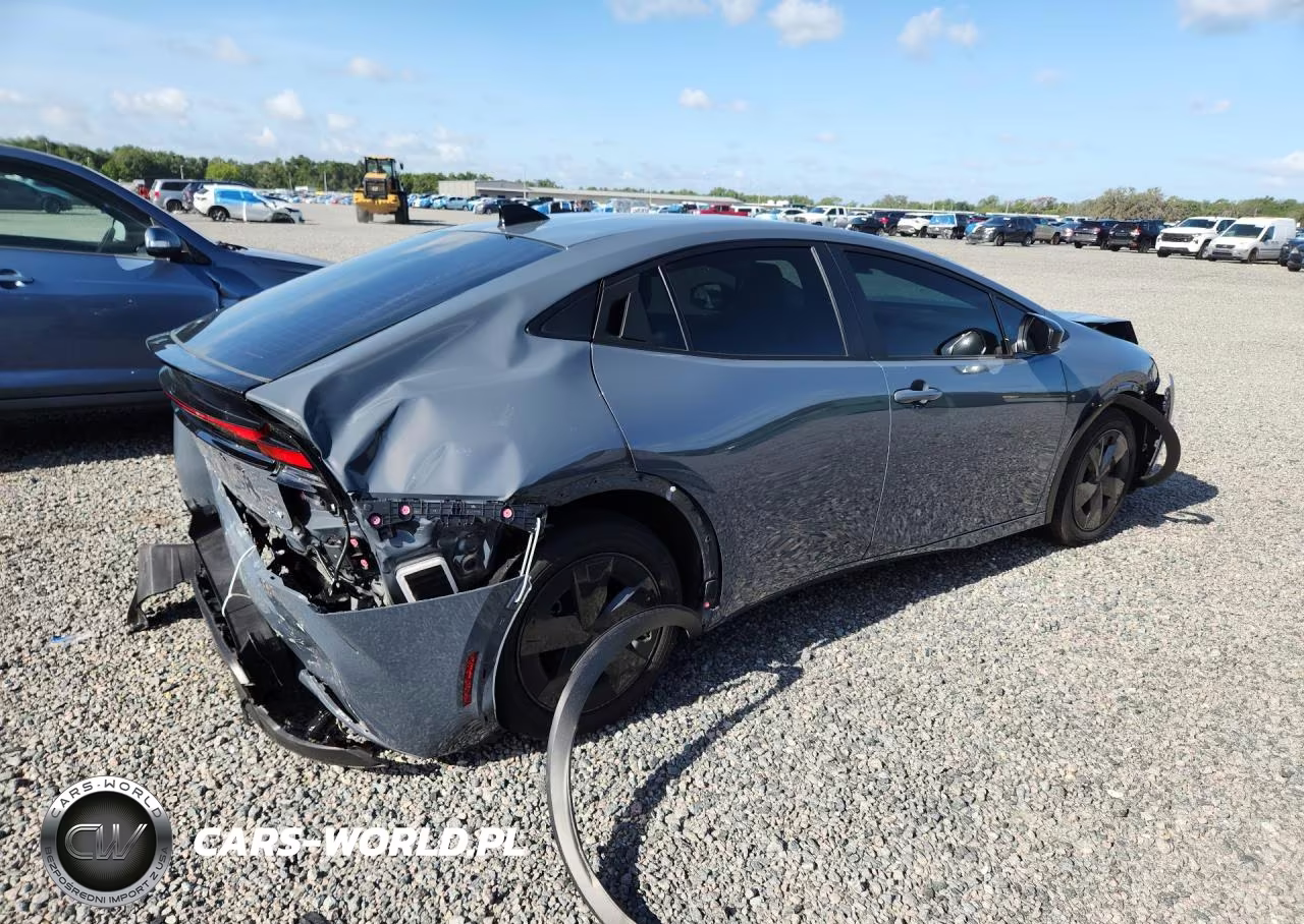 2026 Toyota Prius Le VIN:JTDACAAU2T3075403 - 3
