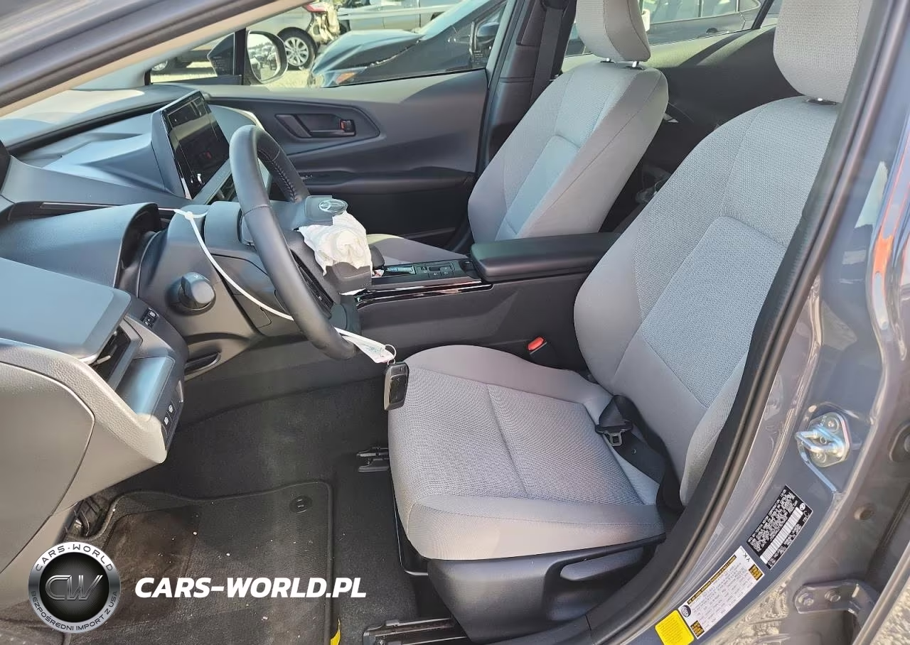 2026 Toyota Prius Le VIN:JTDACAAU2T3075403 - 7