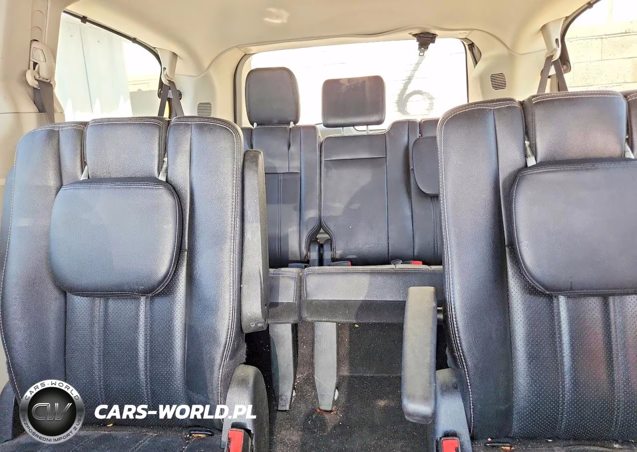 2015 Chrysler Town & Country Touring L VIN:2C4RC1CG9FR628098 - 10