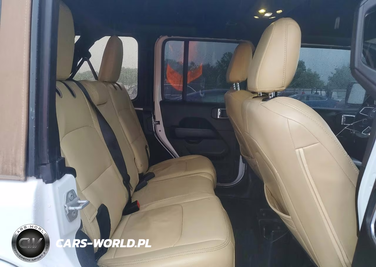 2019 Jeep Wrangler Unlimited Sahara VIN:1C4HJXEN0KW520633 - 11