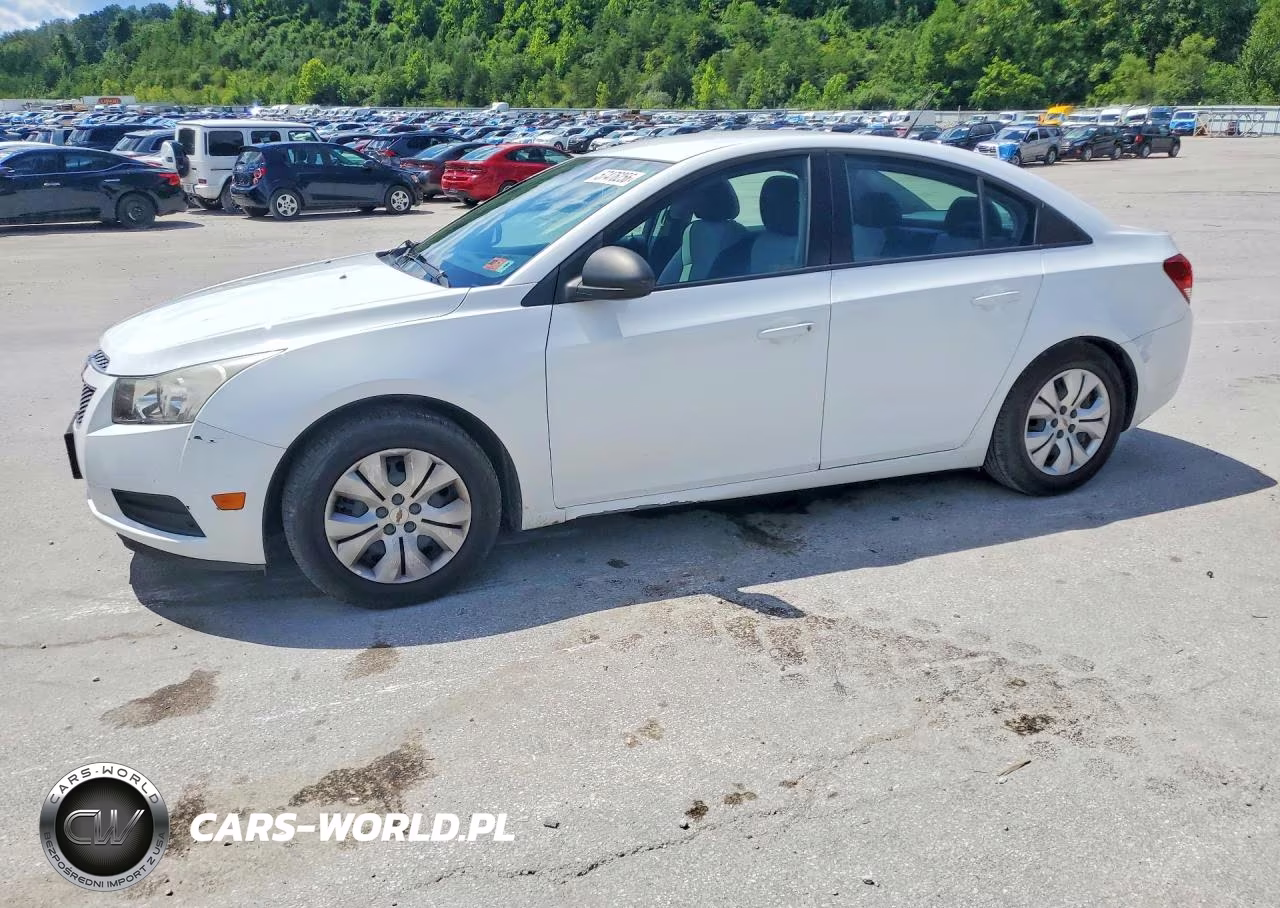 2013 Chevrolet Cruze Ls – zdjęcie 1 z 12