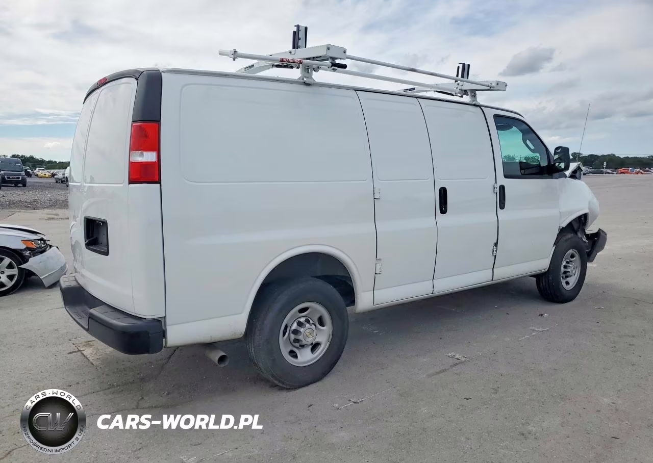 2024 Chevrolet Express G2500 VIN:1GCWGAFP9R1236797 - 3