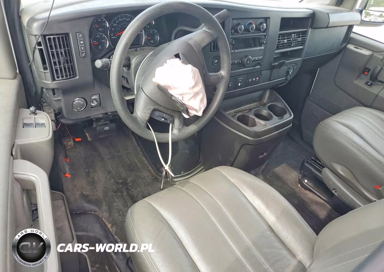2024 Chevrolet Express G2500 VIN:1GCWGAFP9R1236797 - 8