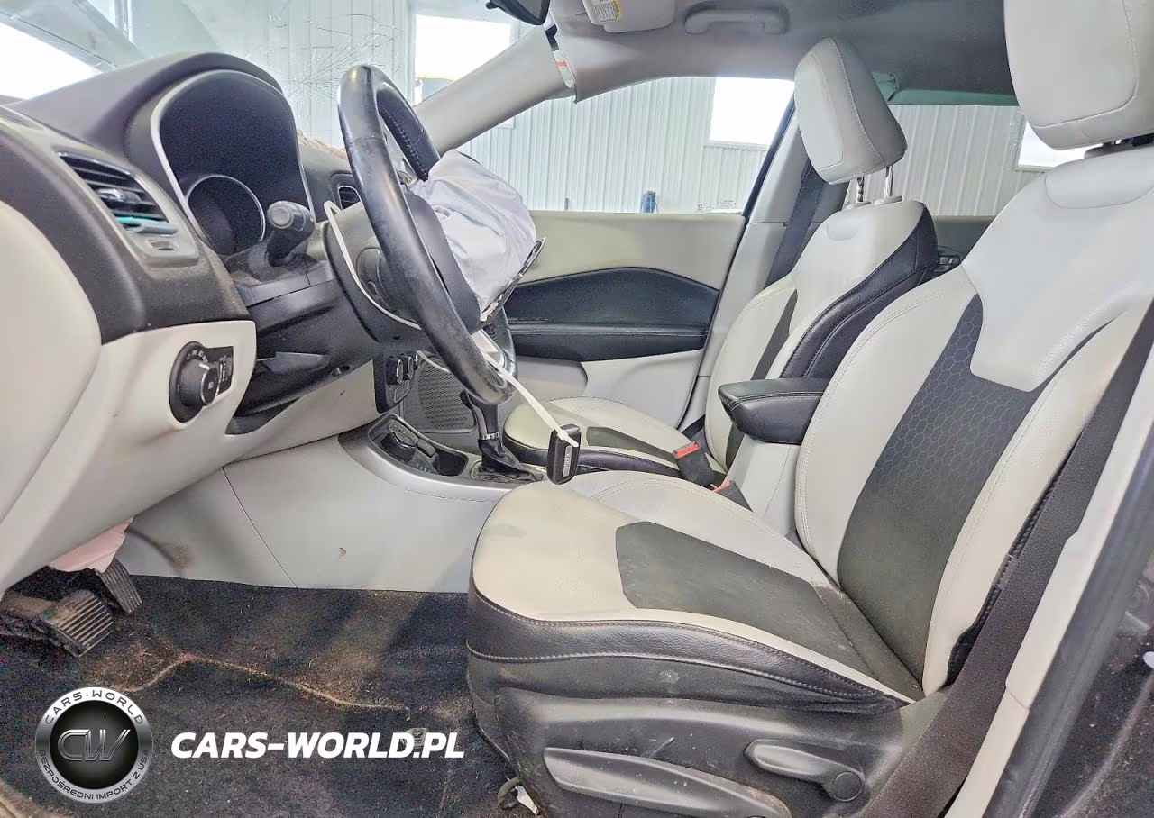2018 Jeep Compass Latitude VIN:3C4NJDBB9JT485574 - 7
