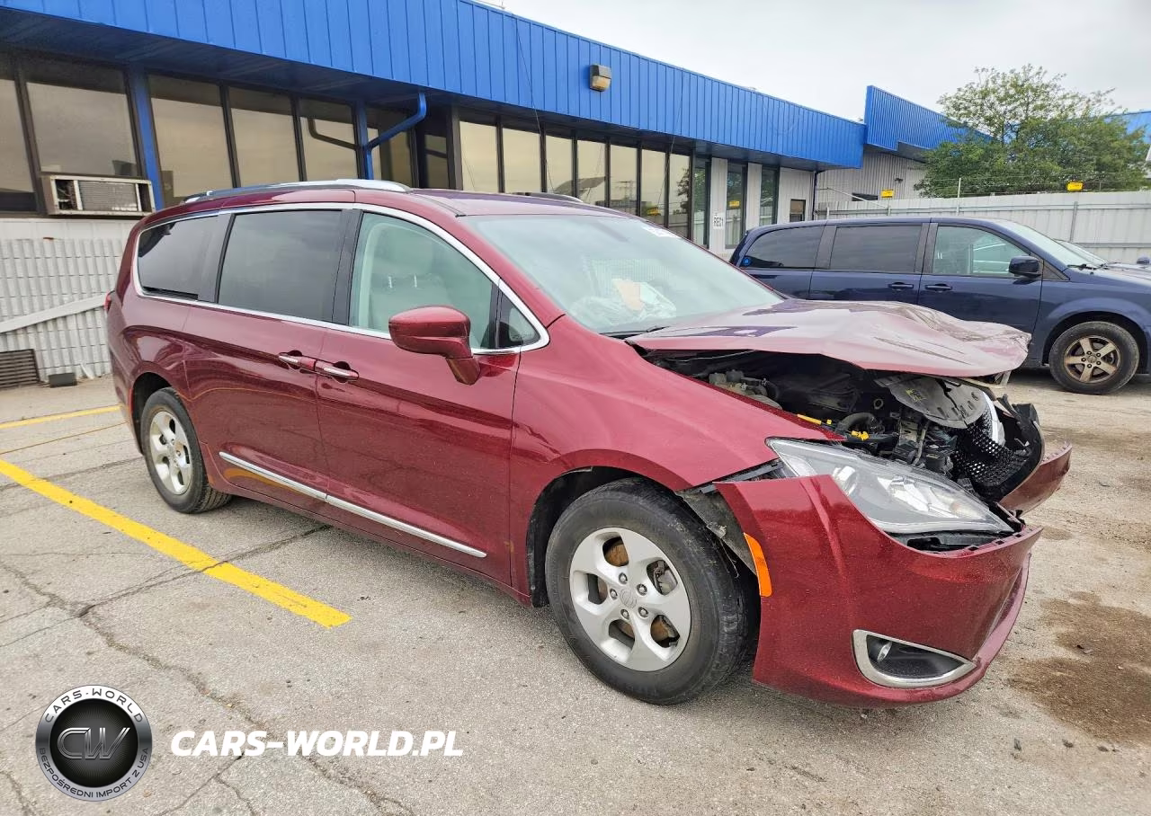 2017 Chrysler Pacifica Touring L Plus VIN:2C4RC1EG1HR628354 - 4