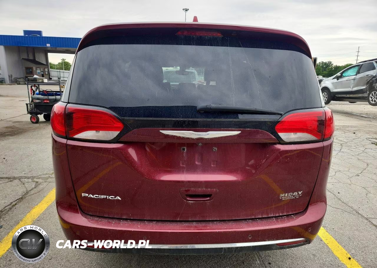 2017 Chrysler Pacifica Touring L Plus VIN:2C4RC1EG1HR628354 - 6