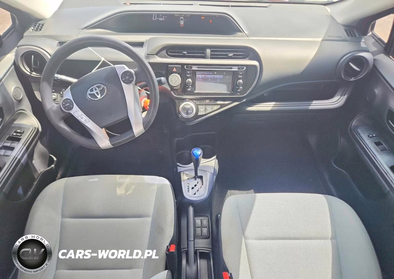 2016 Toyota Prius C One VIN:JTDKDTB33G1131305 - 8