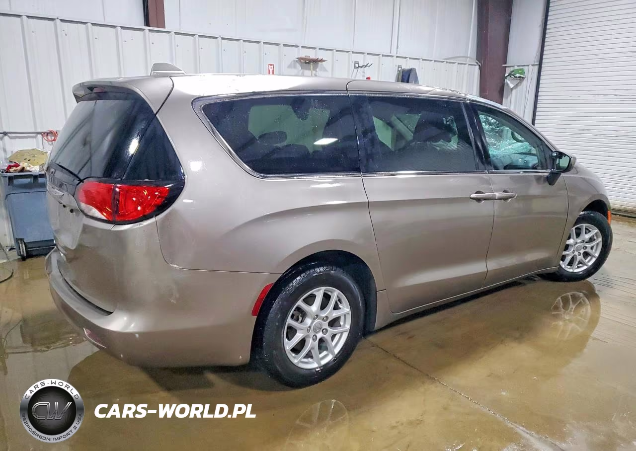 2017 Chrysler Pacifica Lx VIN:2C4RC1CG4HR578231 - 3