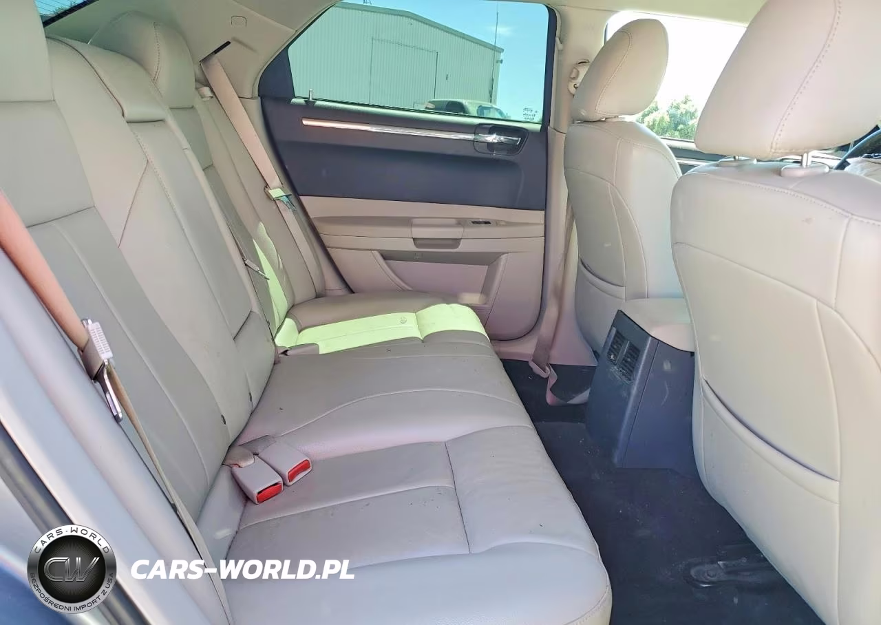 2007 Chrysler 300 Touring VIN:2C3LA53G27H707742 - 10