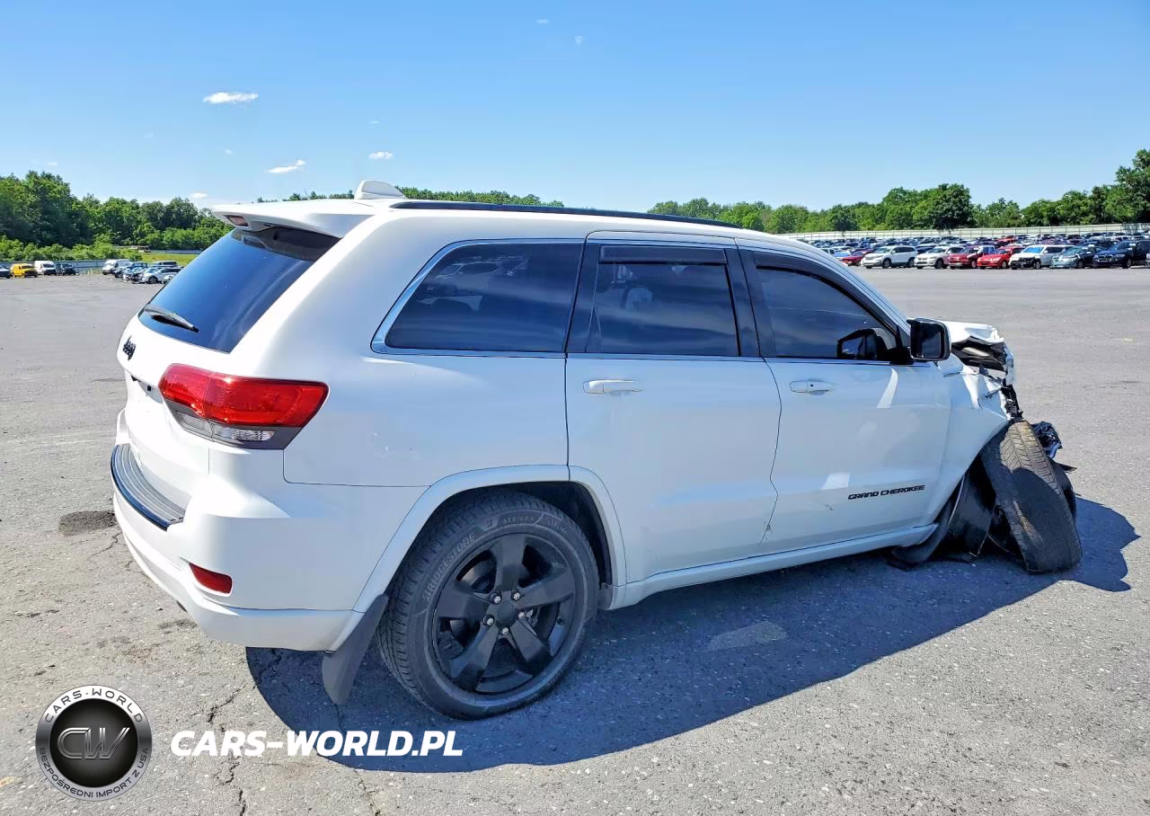 2015 Jeep Grand Cherokee Laredo VIN:1C4RJFAG6FC605098 - 3