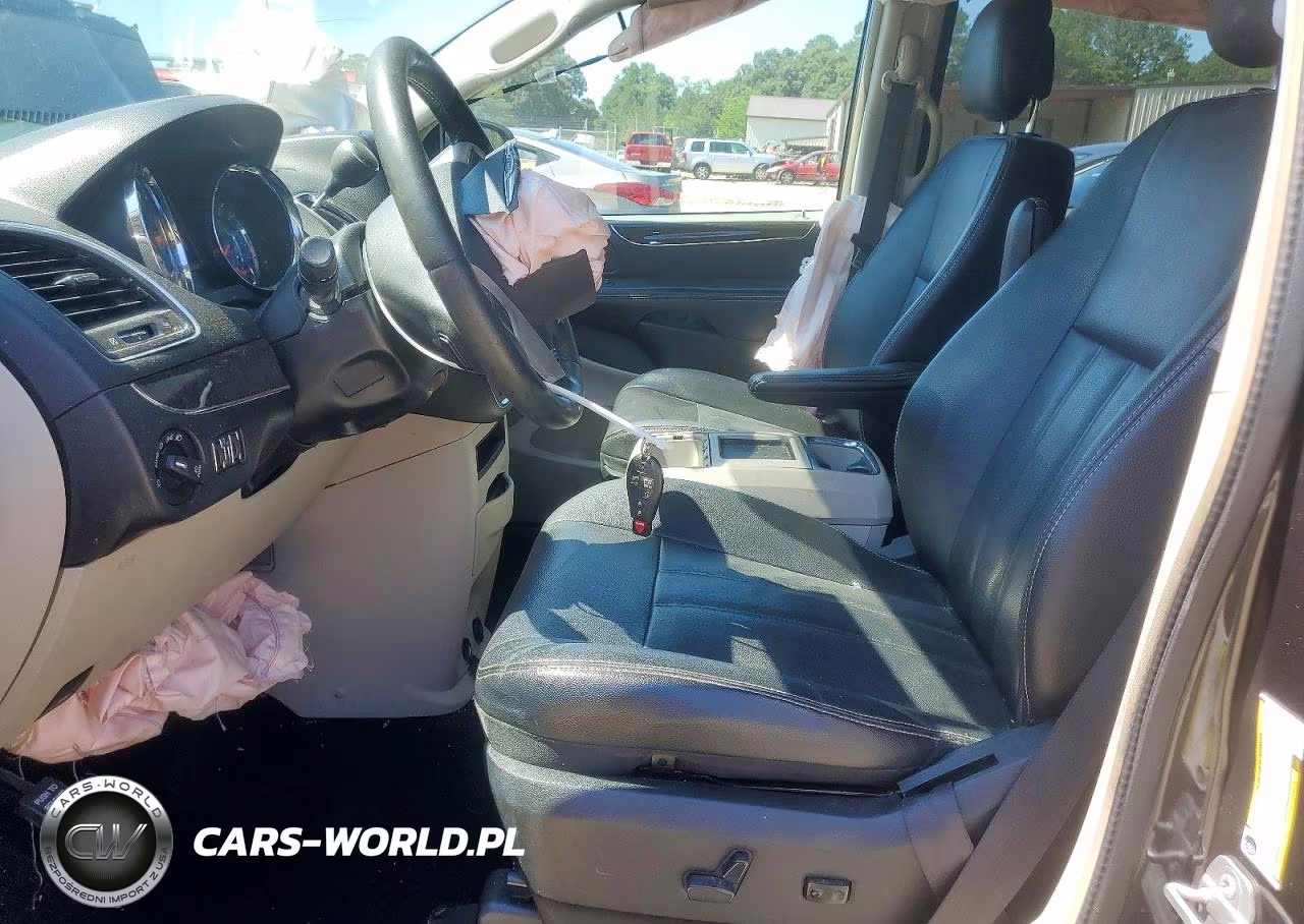 2016 Chrysler Town & Country Touring VIN:2C4RC1BG7GR173612 - 7