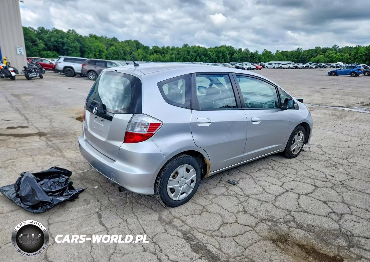2012 Honda Fit VIN:JHMGE8H30CS002318 - 3
