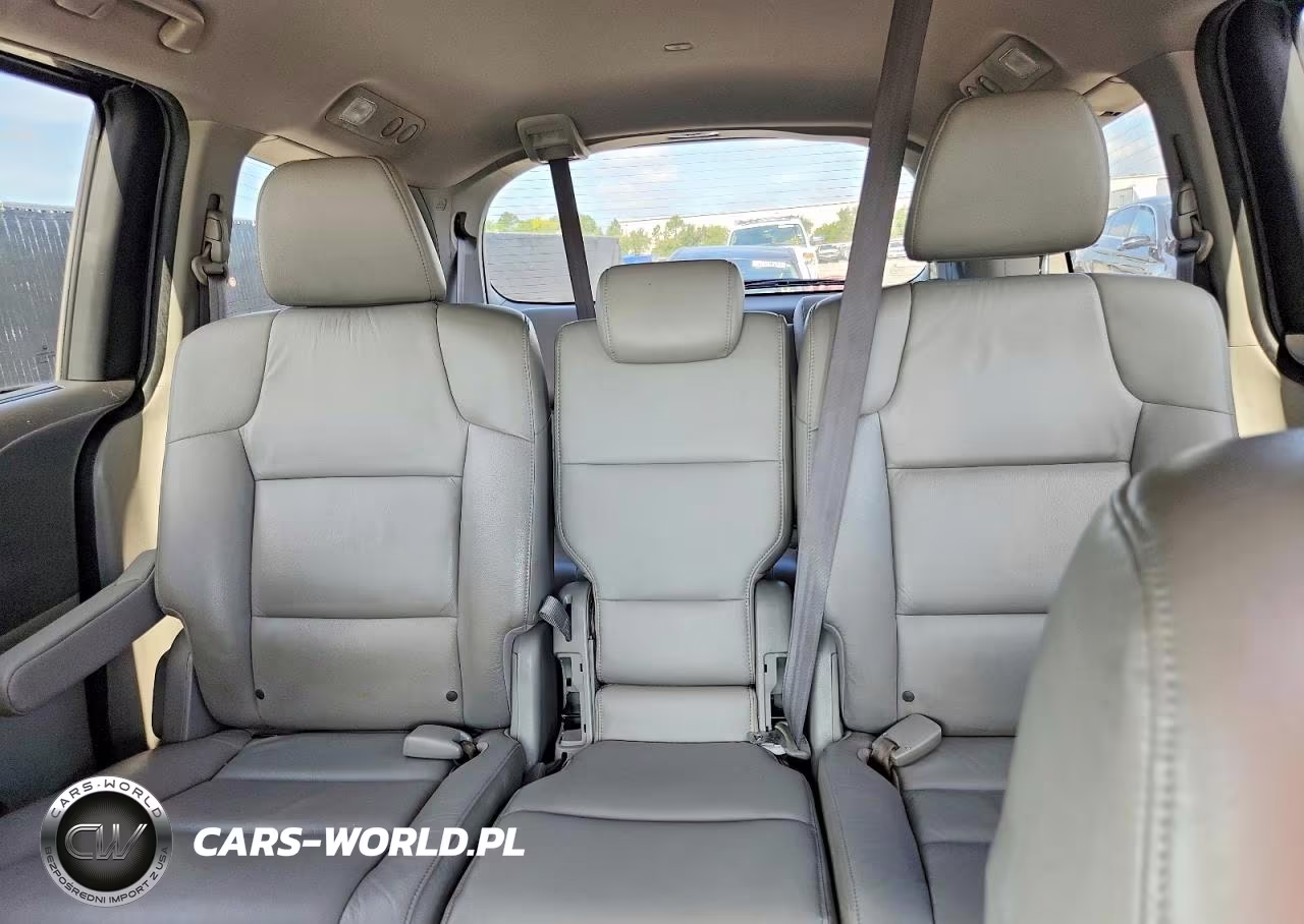 2011 Honda Odyssey Touring VIN:5FNRL5H92BB062227 - 10