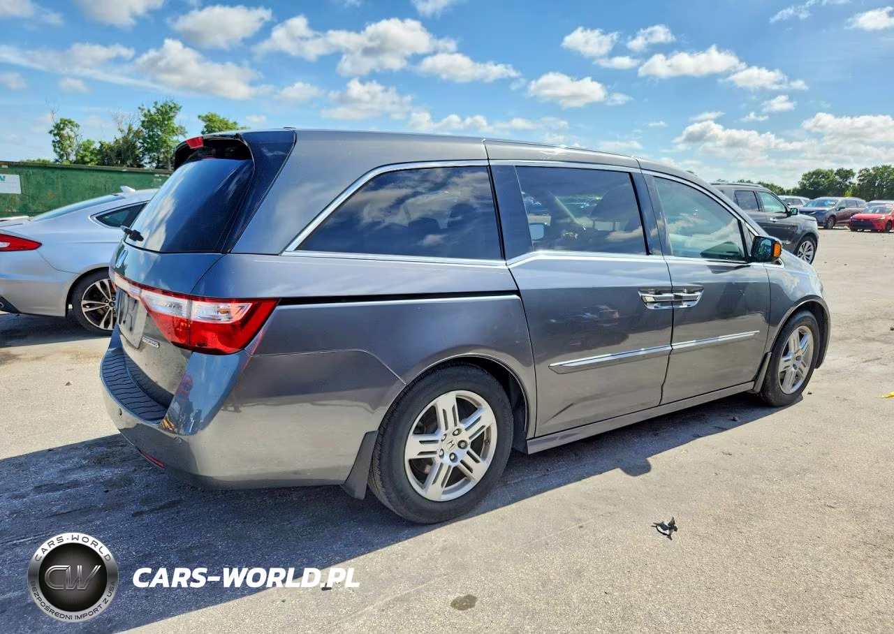 2011 Honda Odyssey Touring VIN:5FNRL5H92BB062227 - 3