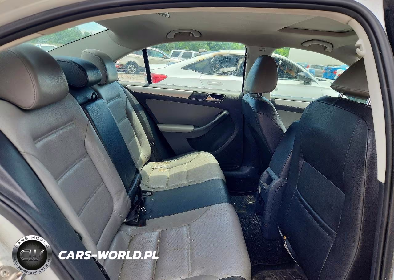 2015 Volkswagen Jetta Hybrid VIN:3VW637AJXFM307597 - 10