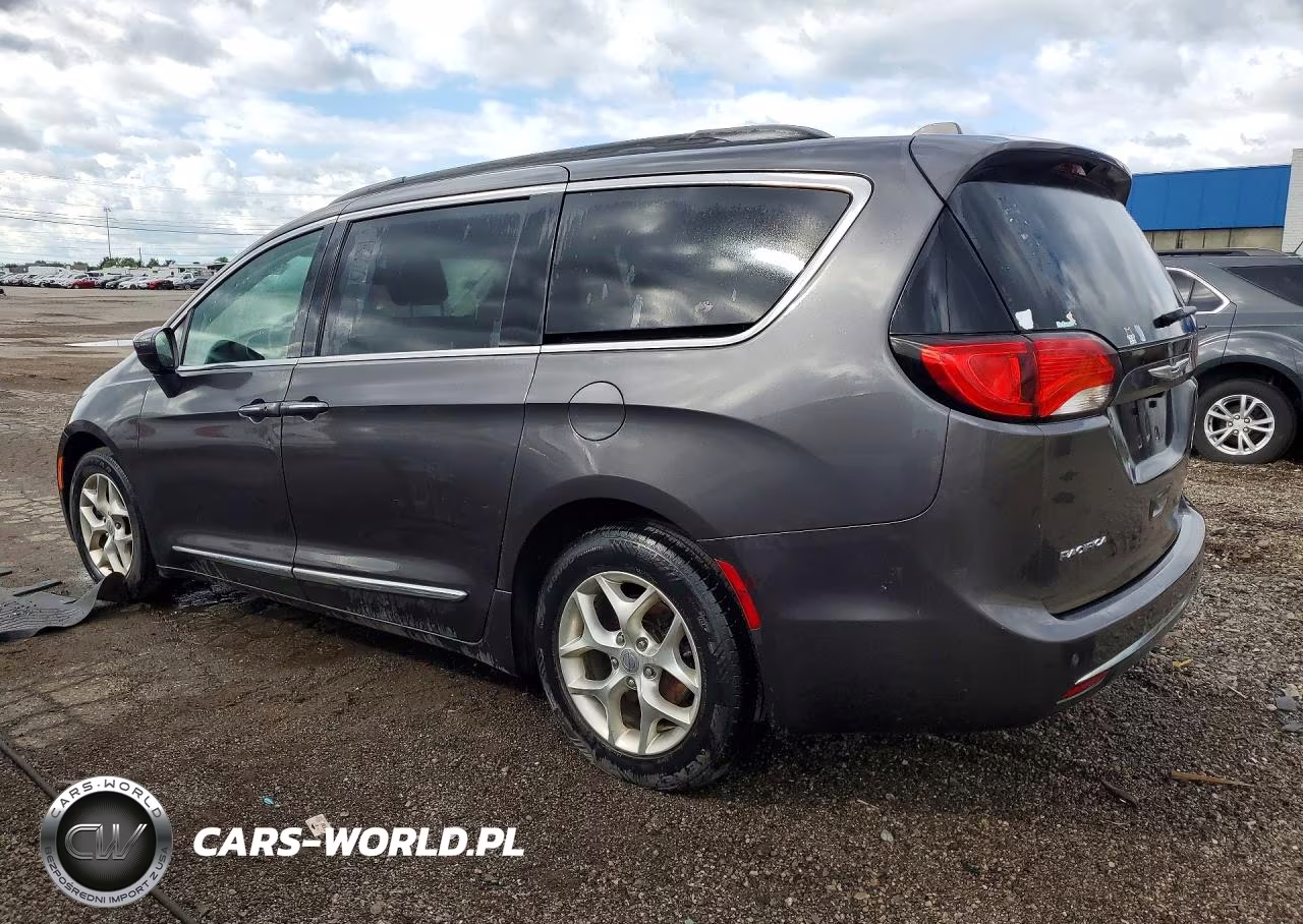 2017 Chrysler Pacifica Touring L VIN:2C4RC1BG8HR816261 - 2