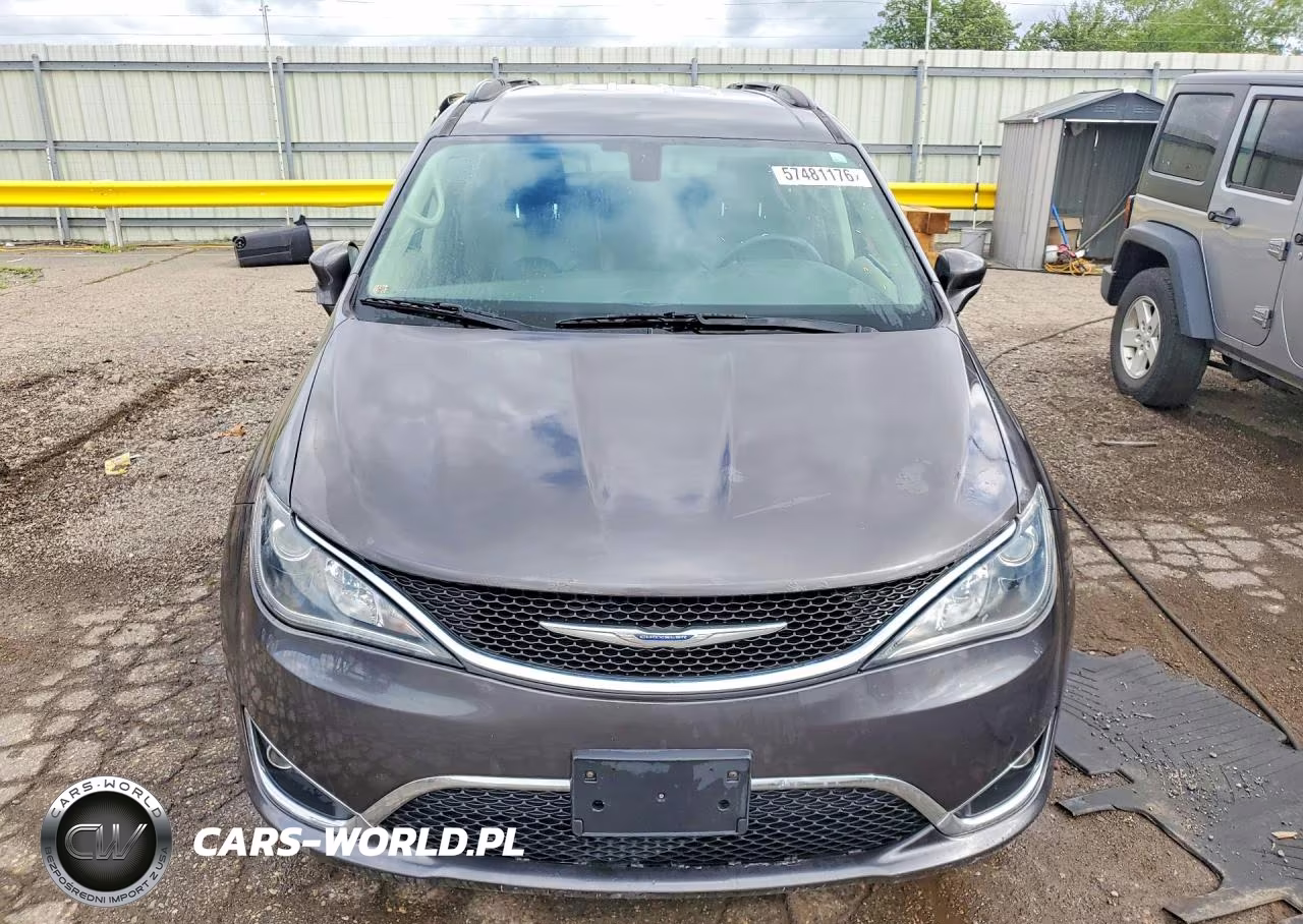 2017 Chrysler Pacifica Touring L VIN:2C4RC1BG8HR816261 - 5