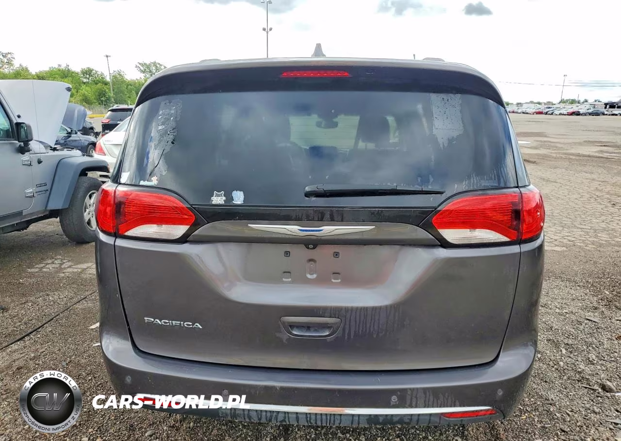 2017 Chrysler Pacifica Touring L VIN:2C4RC1BG8HR816261 - 6