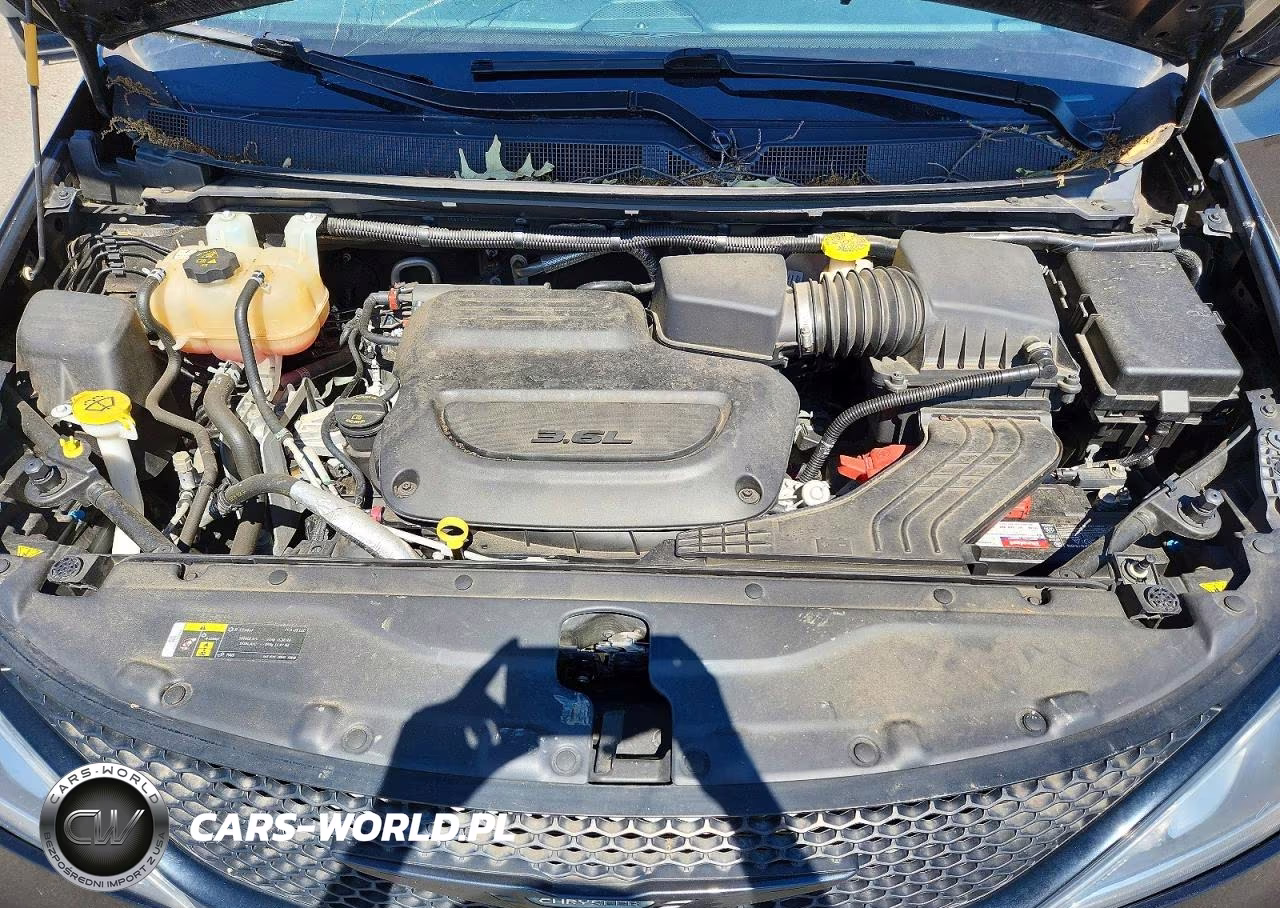 2019 Chrysler Pacifica Limited VIN:2C4RC1GGXKR605403 - 12