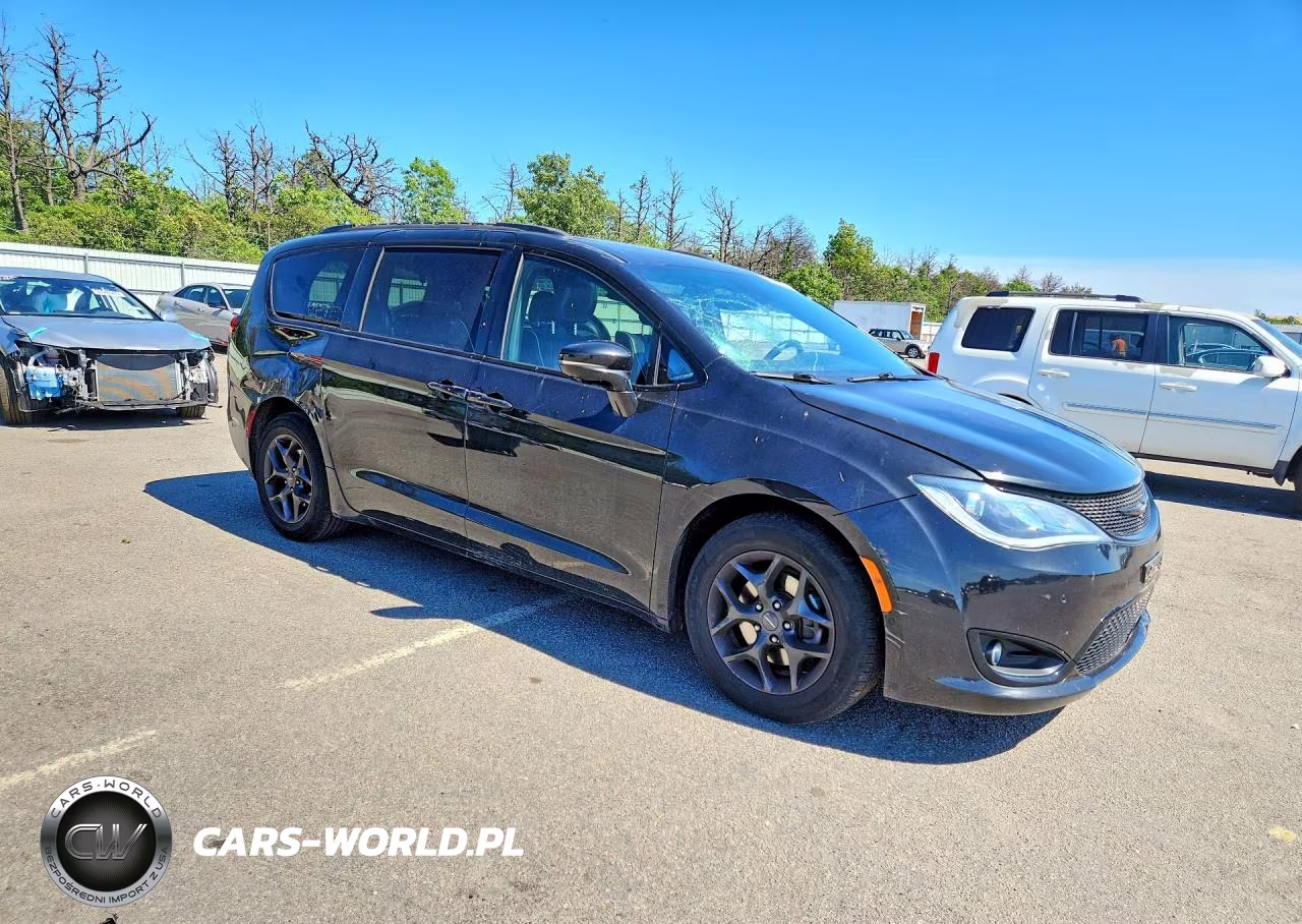 2019 Chrysler Pacifica Limited VIN:2C4RC1GGXKR605403 - 4