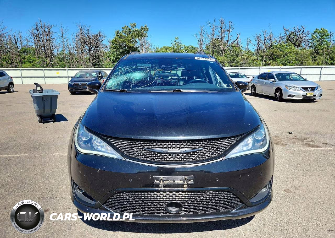 2019 Chrysler Pacifica Limited VIN:2C4RC1GGXKR605403 - 5