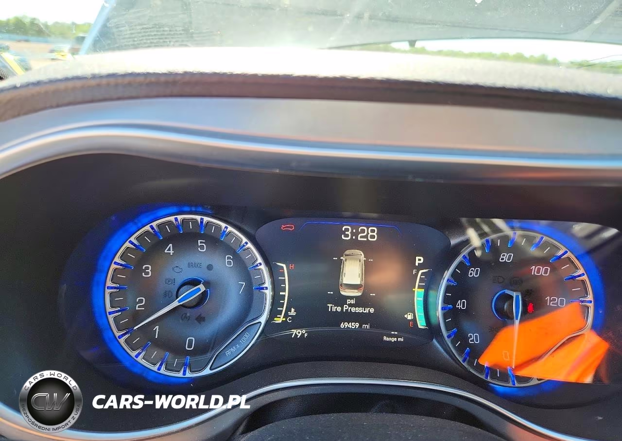 2019 Chrysler Pacifica Limited VIN:2C4RC1GGXKR605403 - 9