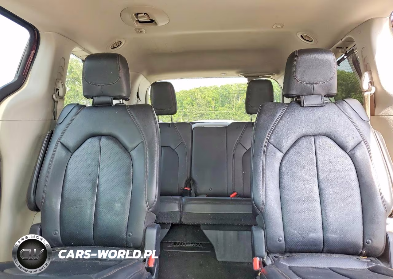 2018 Chrysler Pacifica Touring L VIN:2C4RC1BG7JR321300 - 10