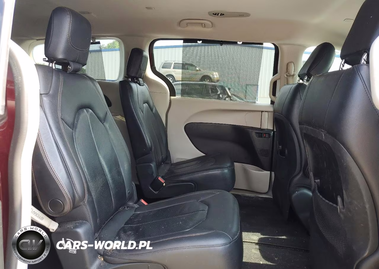 2018 Chrysler Pacifica Touring L VIN:2C4RC1BG7JR321300 - 11