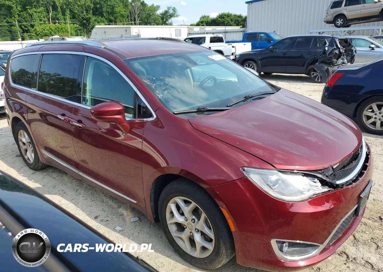 2018 Chrysler Pacifica Touring L VIN:2C4RC1BG7JR321300 - 4