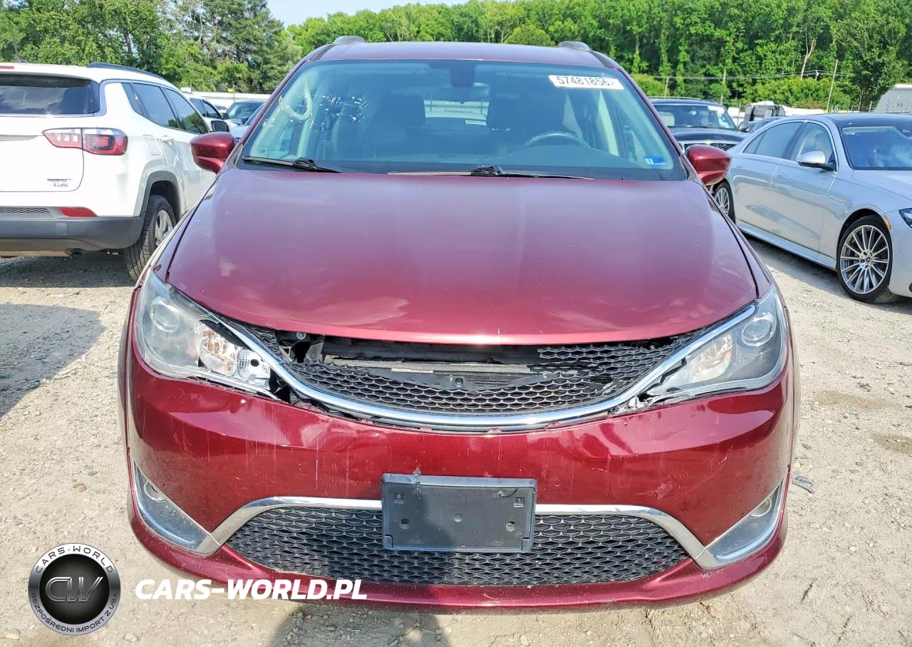 2018 Chrysler Pacifica Touring L VIN:2C4RC1BG7JR321300 - 5