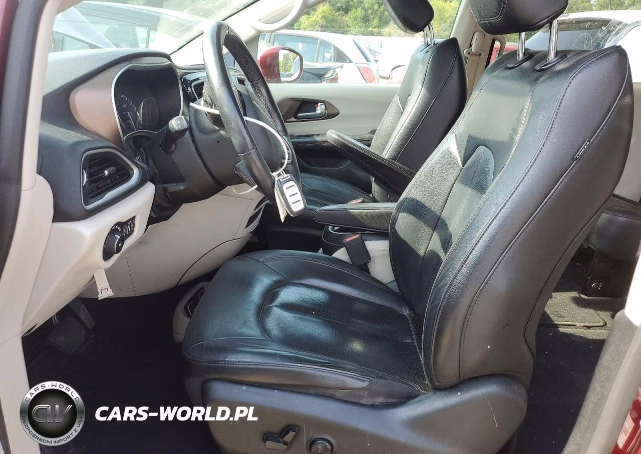 2018 Chrysler Pacifica Touring L VIN:2C4RC1BG7JR321300 - 7