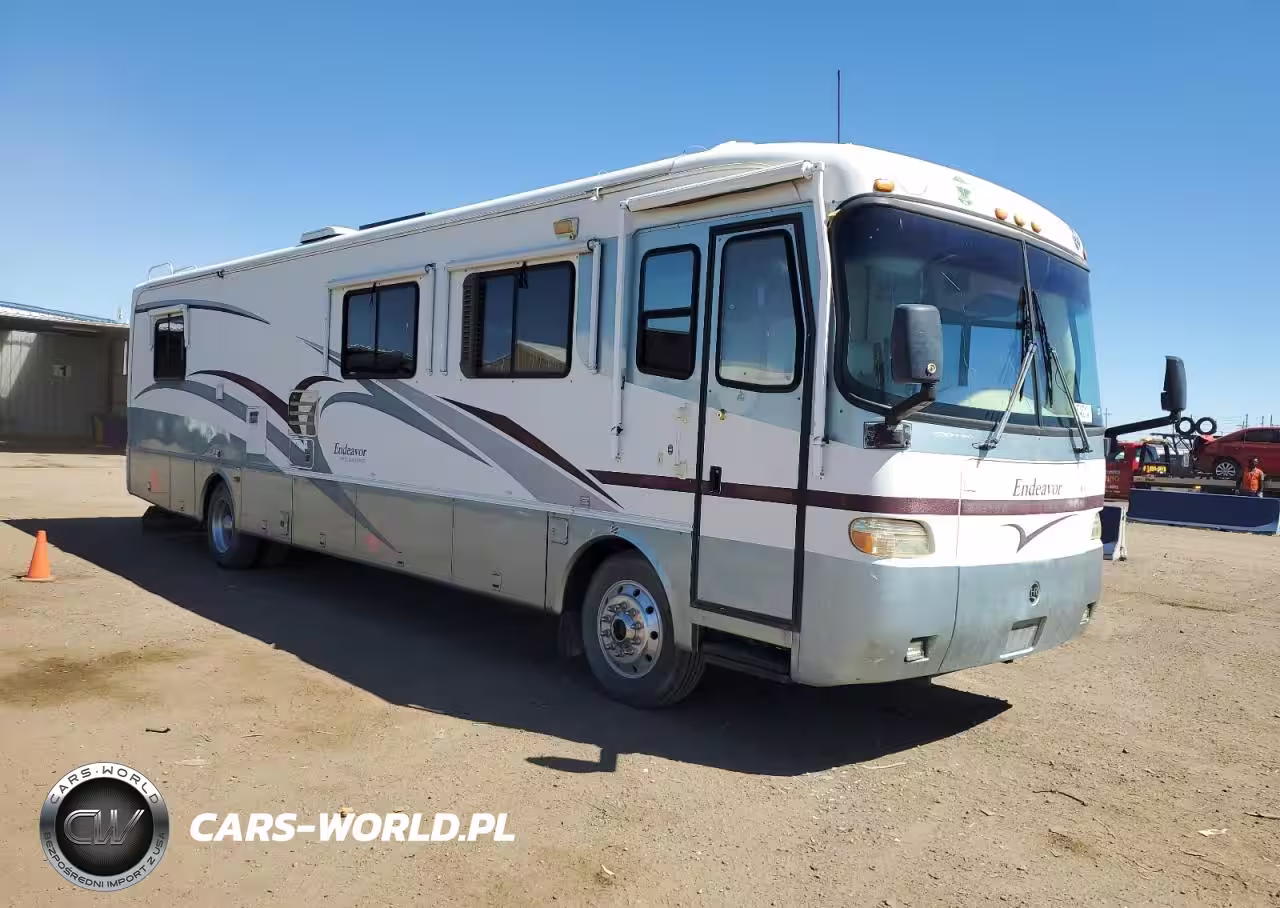 2000 FREIGHTLINER CHASSIS X LINE MOTOR HOME