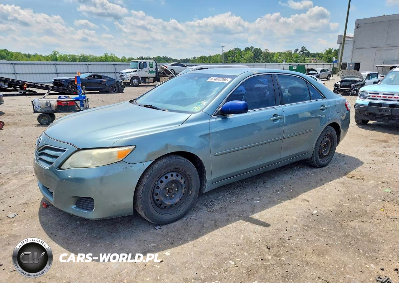 2010 Toyota Camry Le – zdjęcie 1 z 12