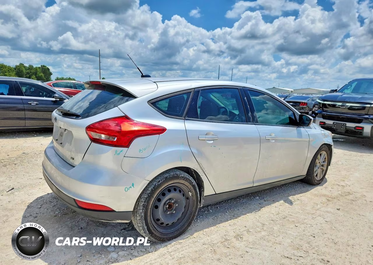 2018 Ford Focus Se VIN:1FADP3K24JL326788 - 3
