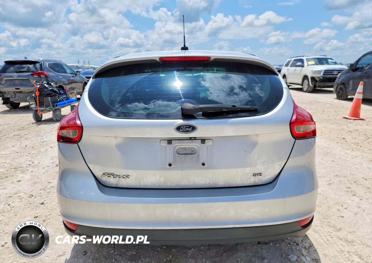 2018 Ford Focus Se VIN:1FADP3K24JL326788 - 6