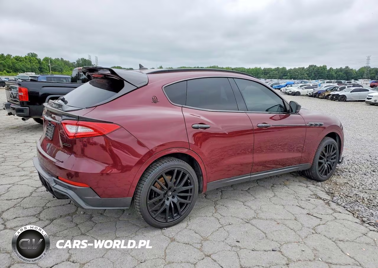 2017 Maserati Levante S Sport VIN:ZN661YUS2HX253596 - 3